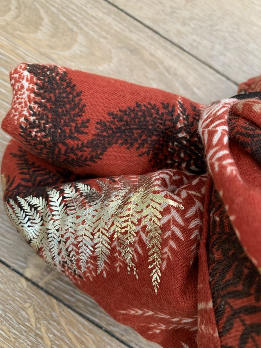 Foulard & Sciarpe: New stylish scarf – Nuovo e nell'imballaggio originale da Crans VS venduto da ann_q8b7 1