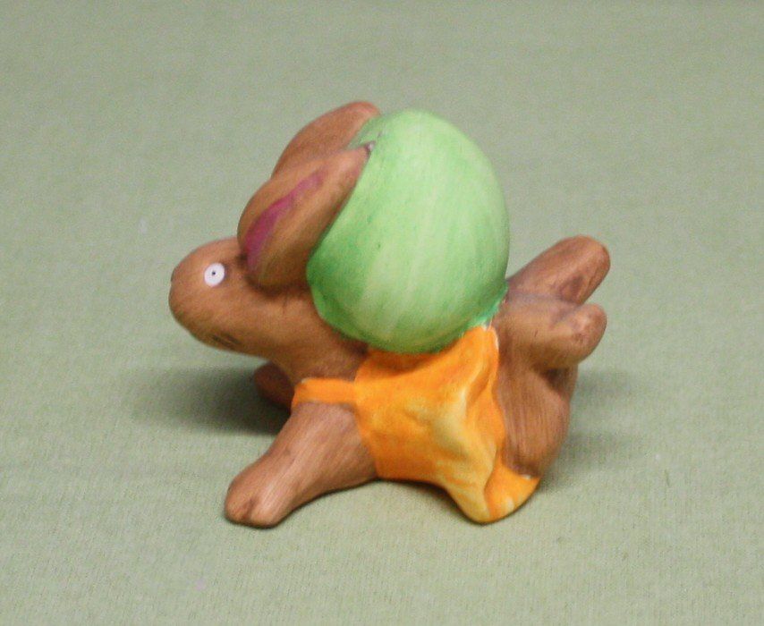 Figurines: Hase mit Ei – D'occasion à Flüelen par Diversicum-Shop 2