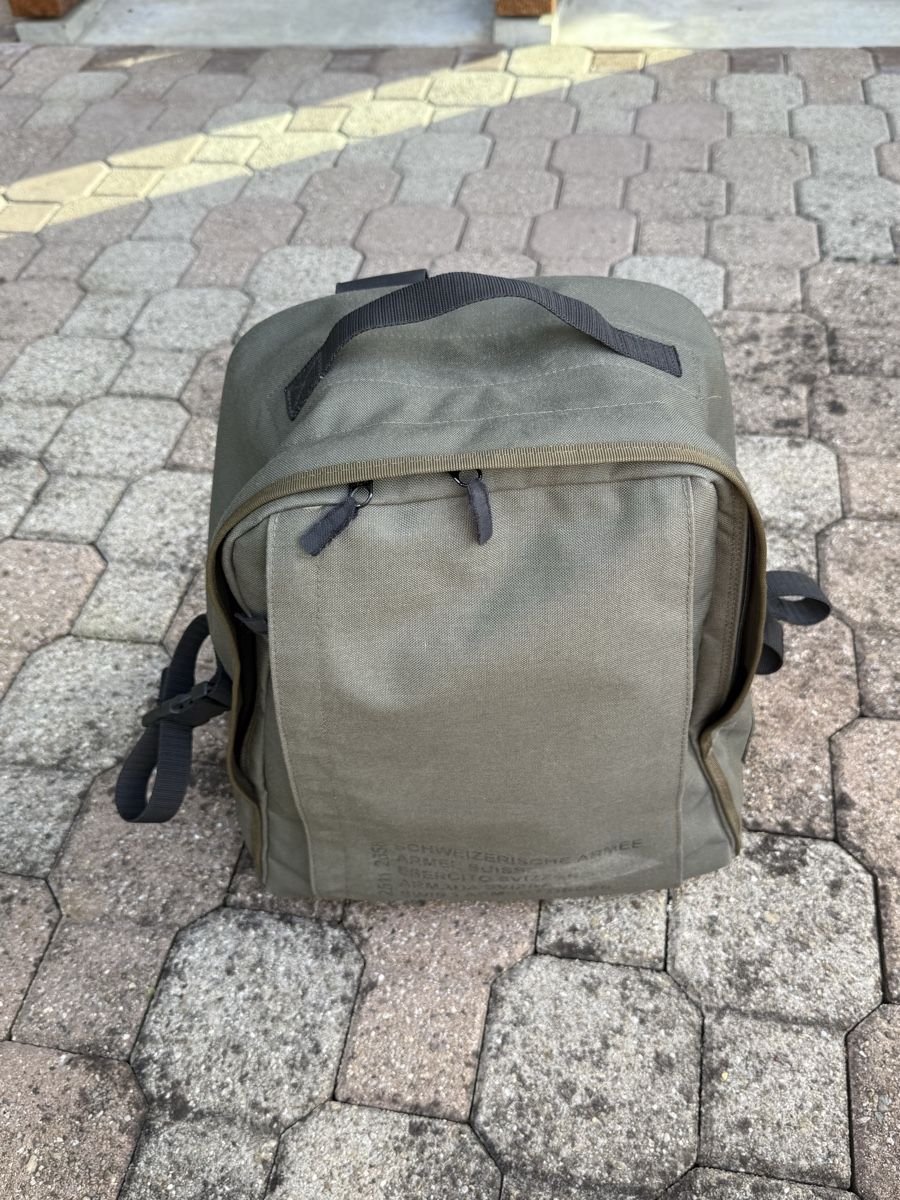 Schweizer Armee Zaini: Schweizer Armee Militär Rucksack – Usato da Aarburg venduto da Schatzaffe