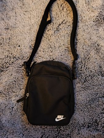 NIKE Umhängetasche Unisex schwarz Neuwertig!
