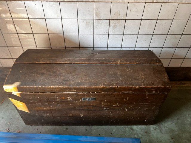 Coffres: Antike Holztruhe – D'occasion à Oberdiessbach par Tube67