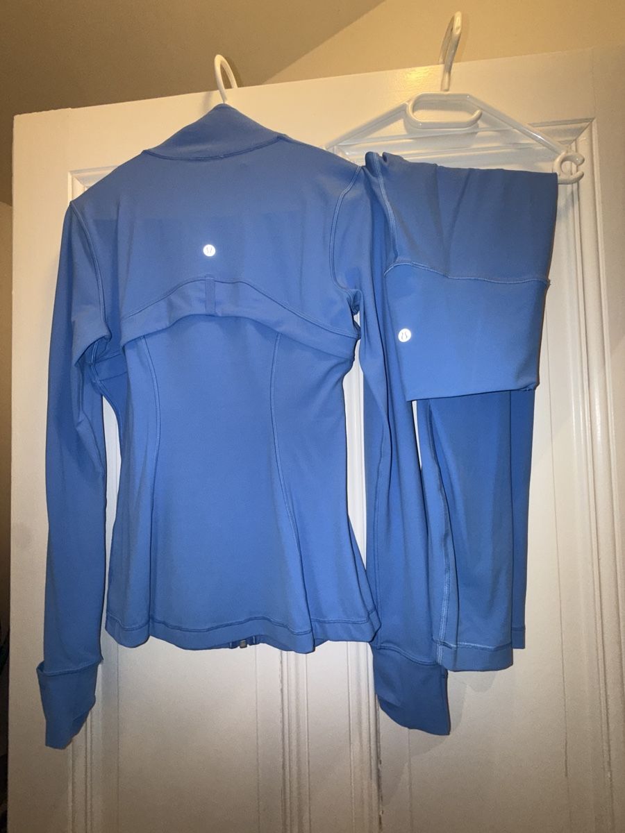 Lululemon Leggings: LuLu Lemon Set hellblau mit Silber Gr. 6 – Nuovo (secondo la descrizione) da Biel/Bienne venduto da fabuena 1