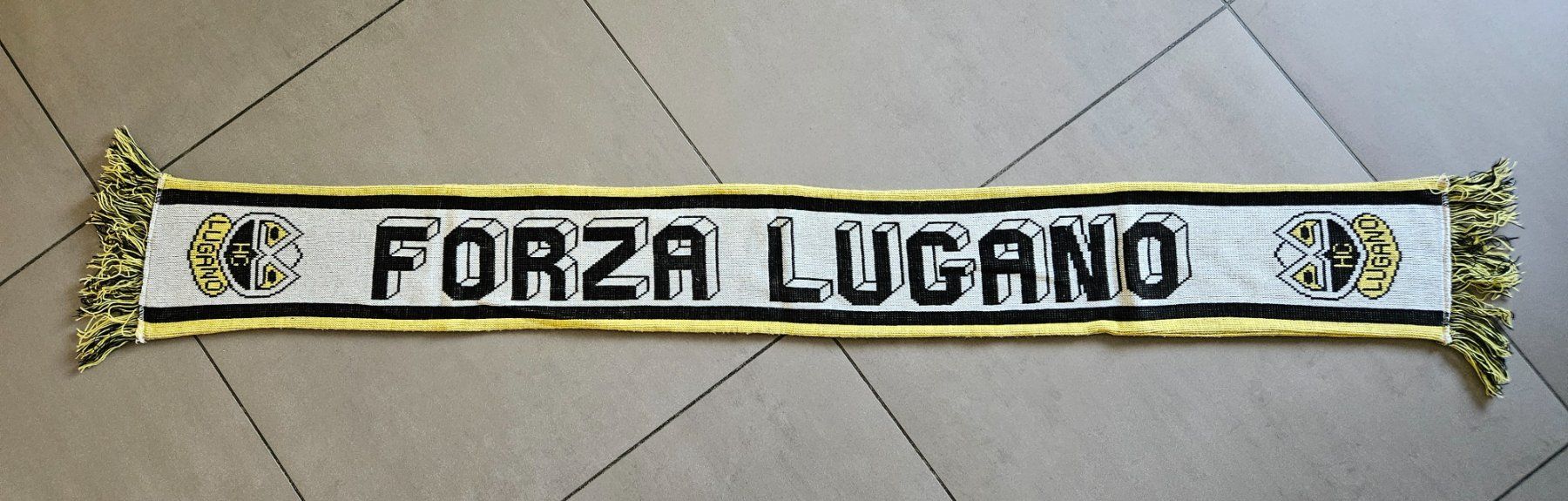 Foulard & Sciarpe: Fanschal HC Lugano - Forza Lugano – Usato da Zürich venduto da Petrus1976 1