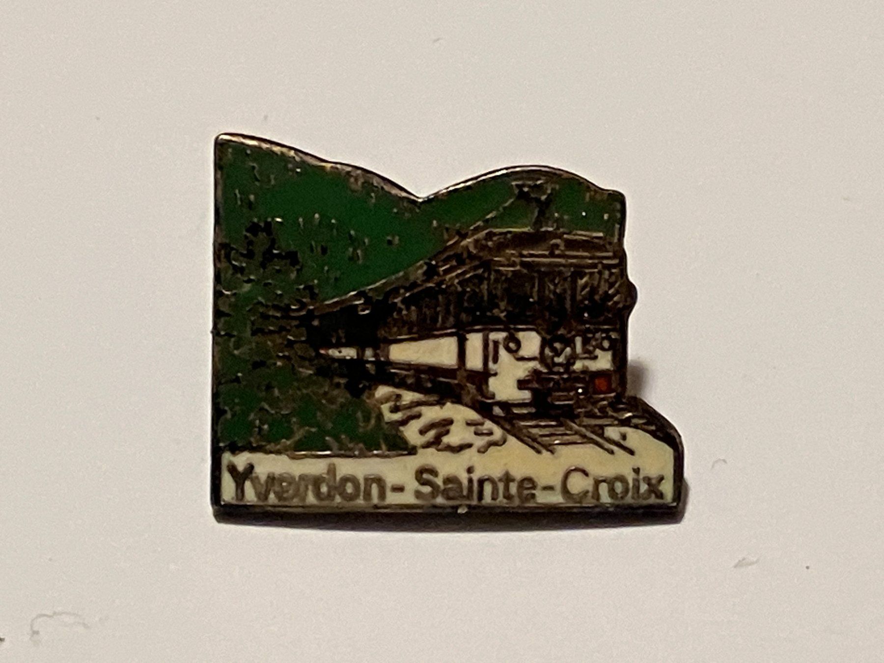 Placchette & Badge: 1 Pin Yverdon Sainte Croix – Usato da Basel venduto da djwwpp