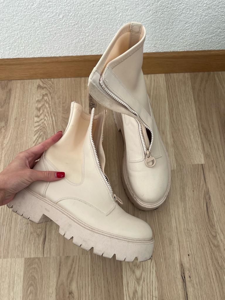Bershka Scarpe da donna: Cream Boots - EU 39 – Usato da Zürich venduto da llor.dell 3