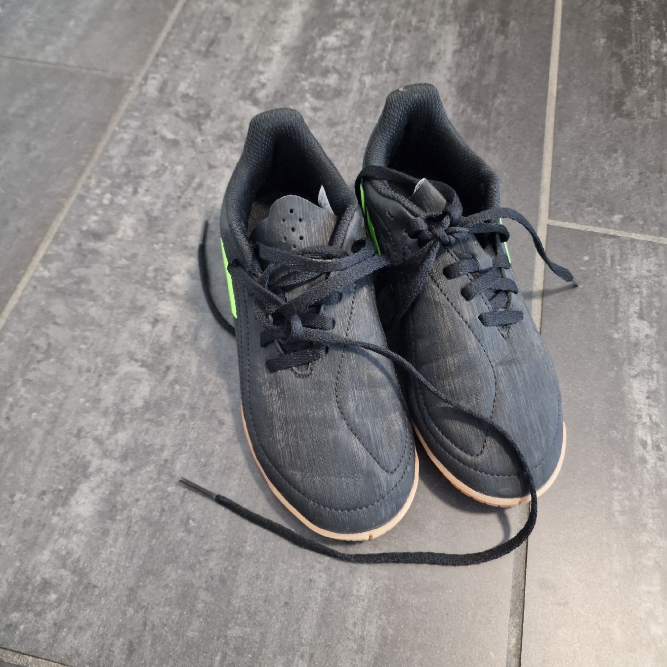 Scarpe da uomo: fusballschuh Indoor Grösse 32 – Usato da Nänikon venduto da Butterfly_123 2