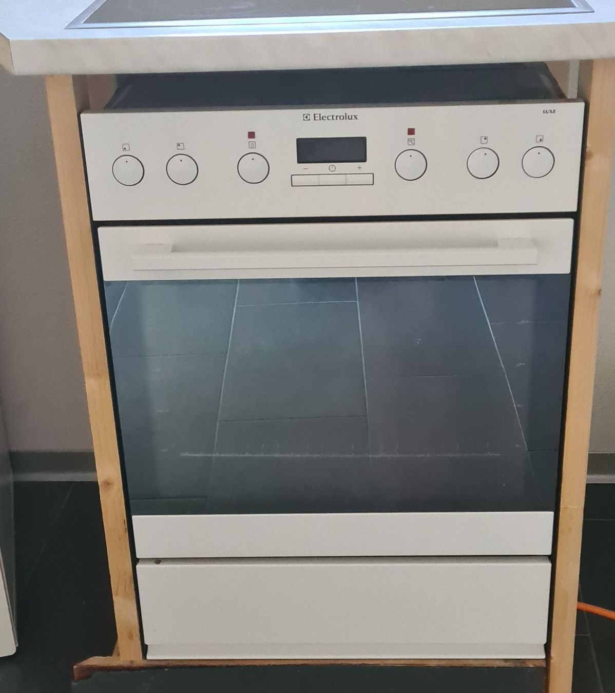 Cucine: Electrolux Einbaubackofen LUXE mit Glaskeramik-Kochfeld – Usato da Gümligen venduto da Pascual002 1