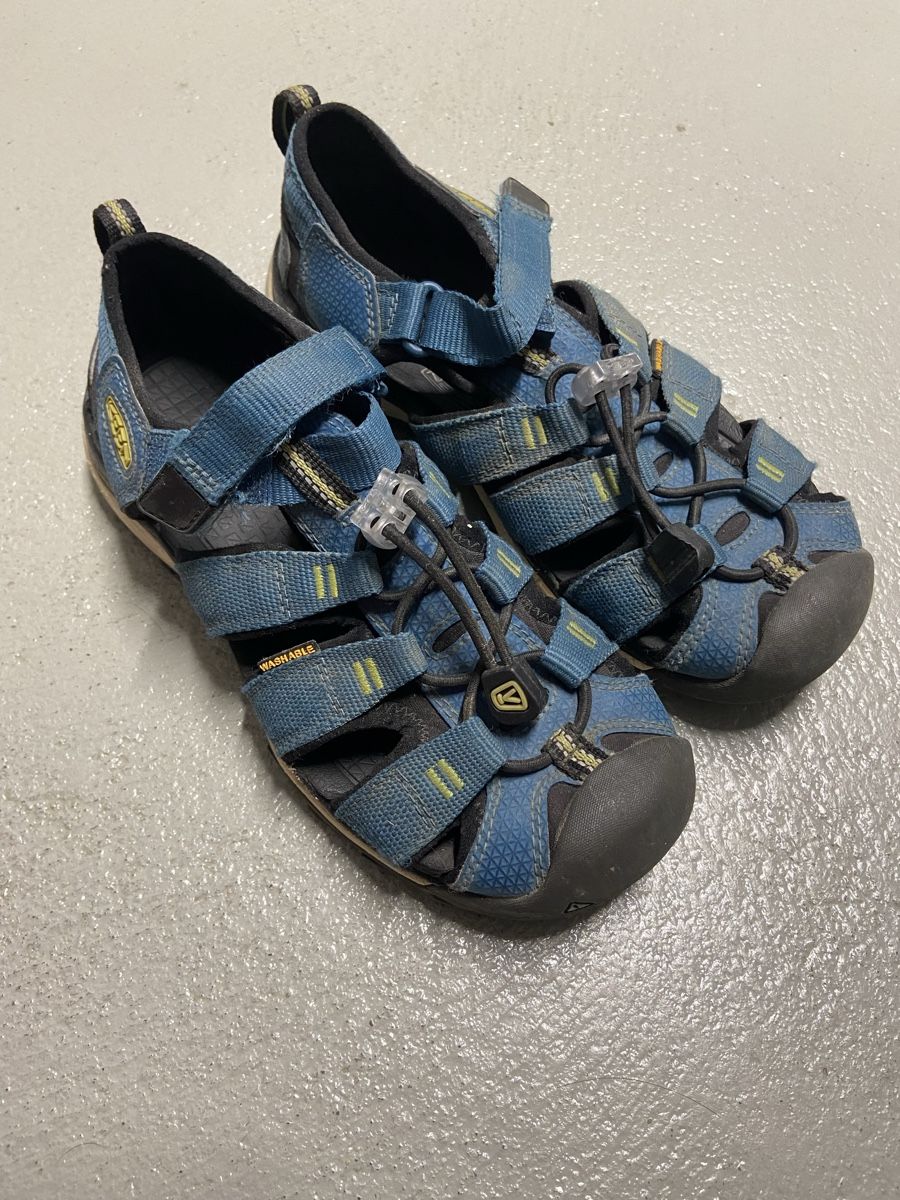 Scarpe per ragazzi: Badeschuhe Gr. 35 – Usato da Rudolfstetten venduto da CorINX