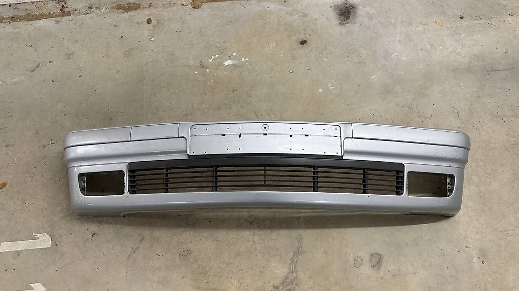 Tutti pezzi di ricambio auto: BMW E36 Stossstange Silber Original – Usato da Rüthi (Rheintal) venduto da PeterKessler
