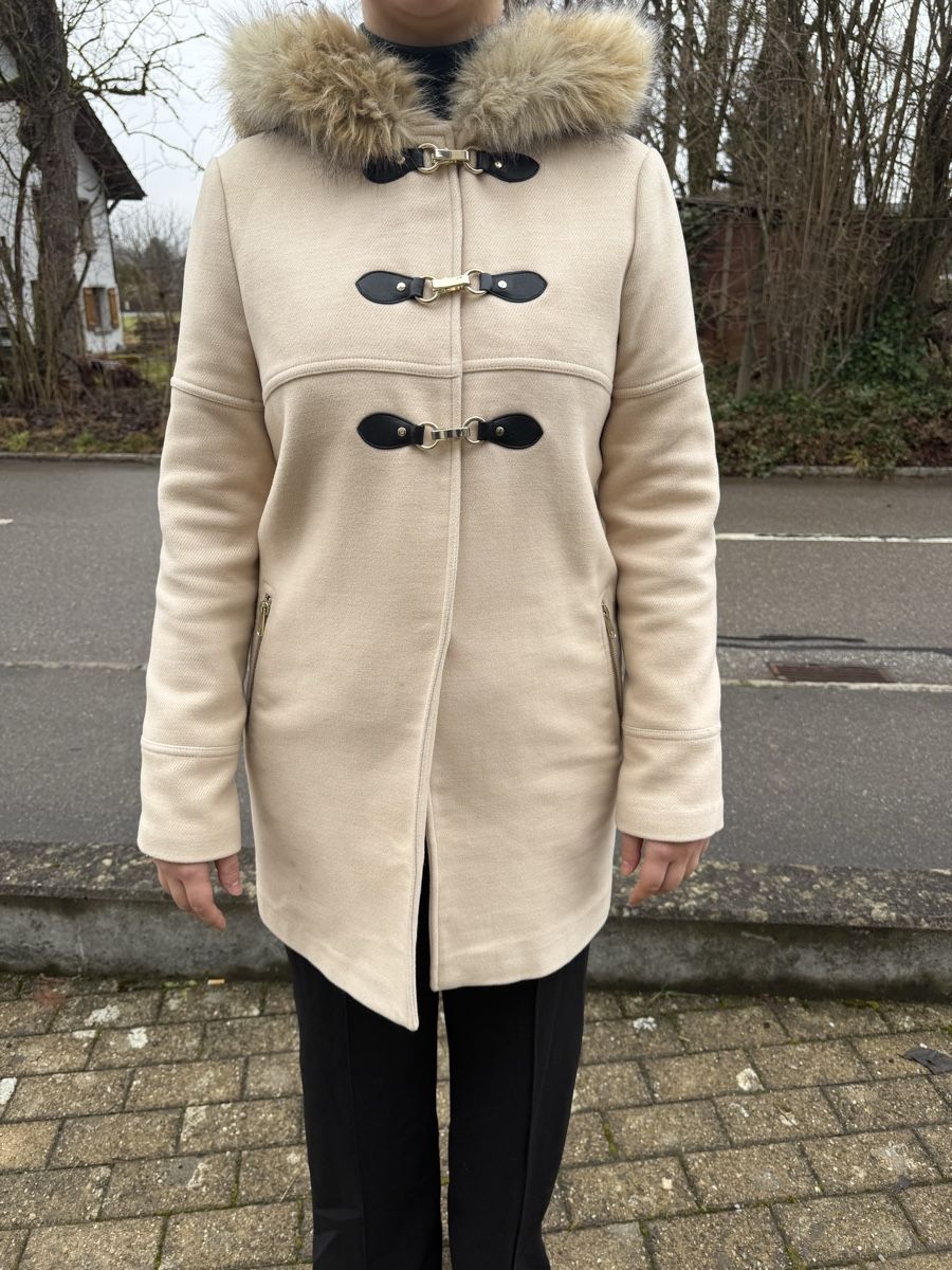 Topshop Cappotti: Beiger Mantel mit Fellkapuze – Usato da Hendschiken venduto da besusu