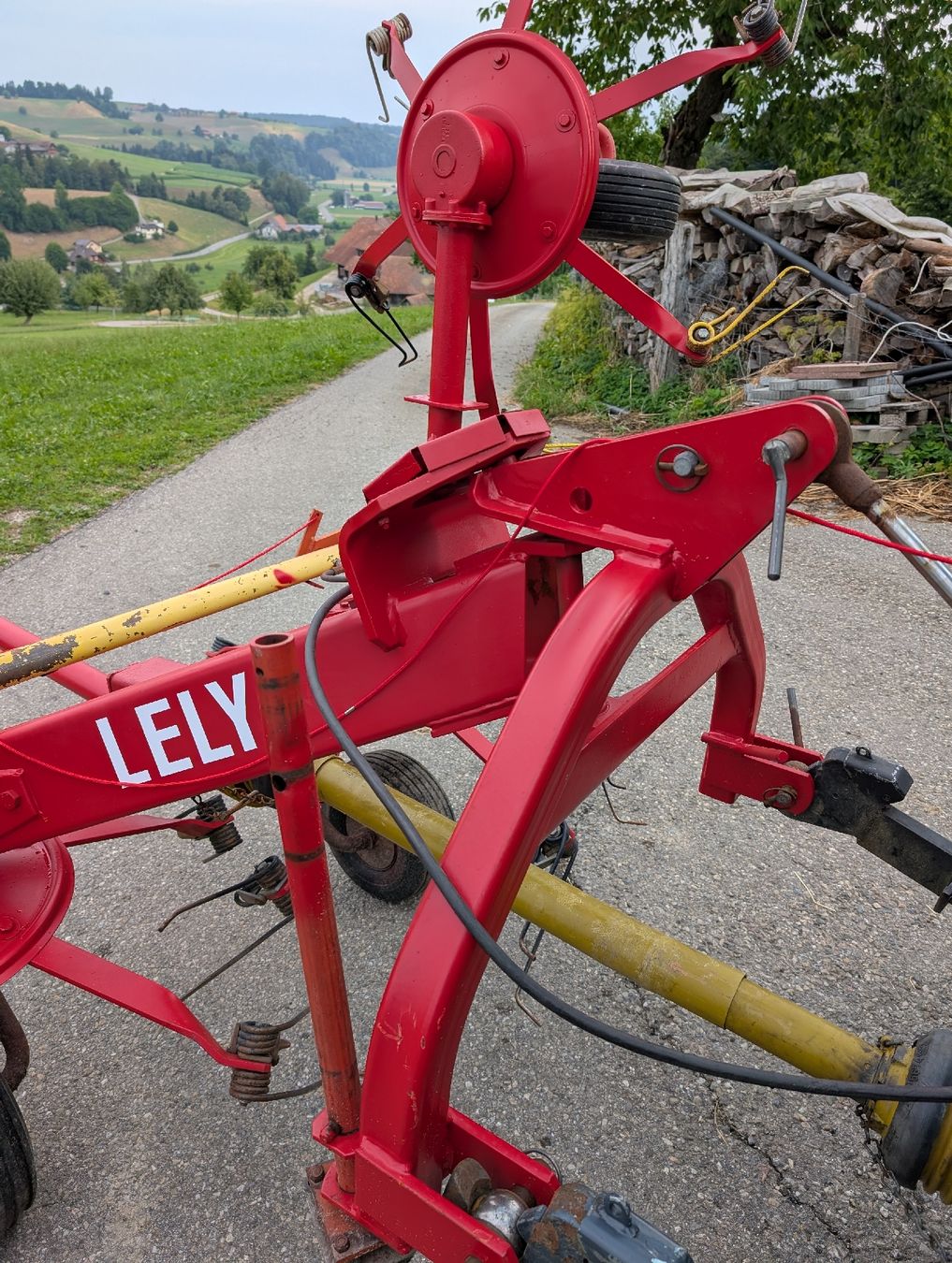 Lely Tutte le macchine: Lely Lotus 460 Kreiselheuer Kreisler – Usato da Hergiswil LU venduto da BB396 4