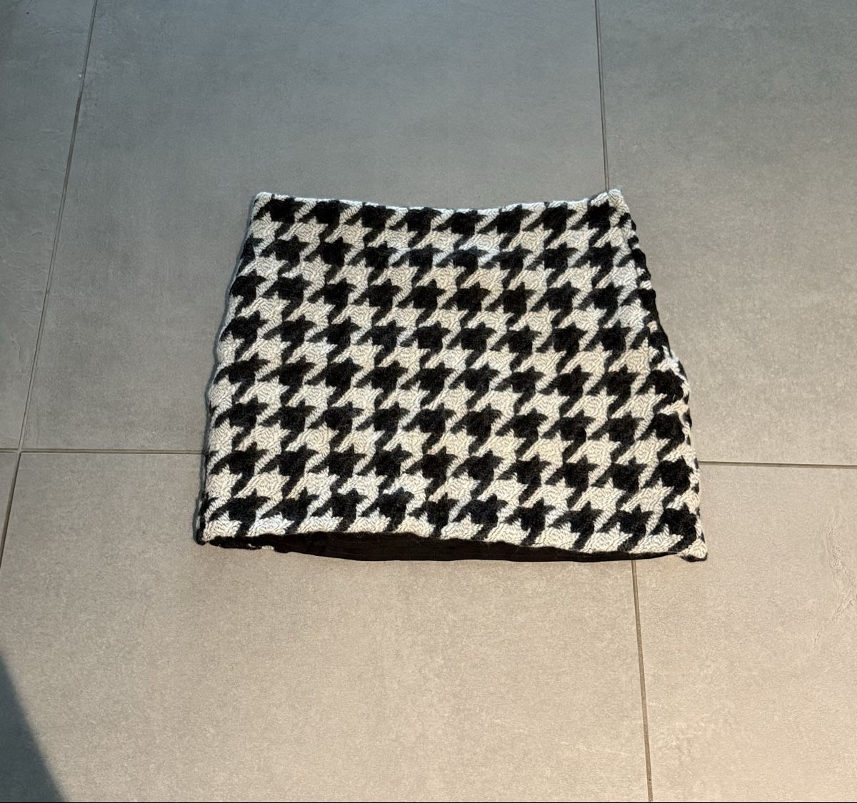 H&M Röcke: Mini-jupe H&M pied-de-poule – Gebraucht aus Fribourg von Mya_Asb