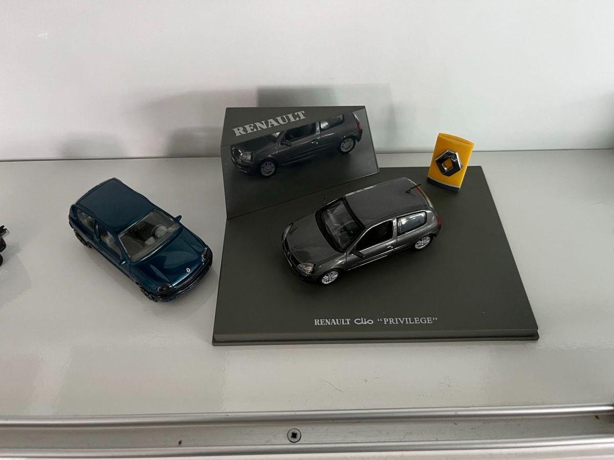 Renault Modellini d'auto: Renault Clio II verschiedene – Usato da Kräiligen venduto da tisala