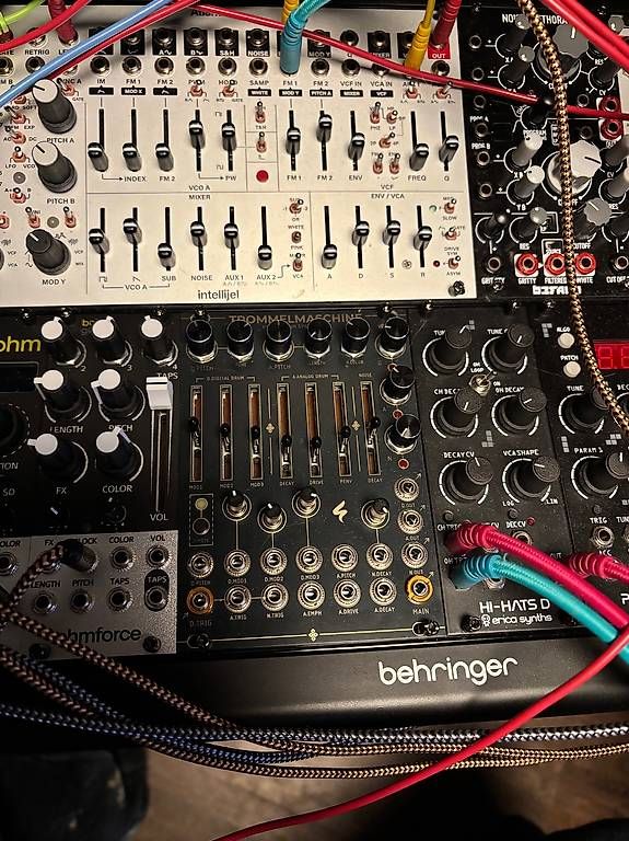 Strumenti musicali: ST MODULAR TROMMELMASCHINE – Usato da Wynau venduto da san_6jcv