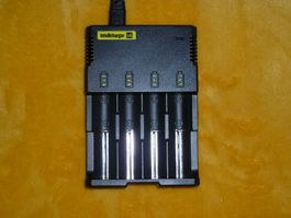 DIGITALES NITECORE AKKULADEGERÄT