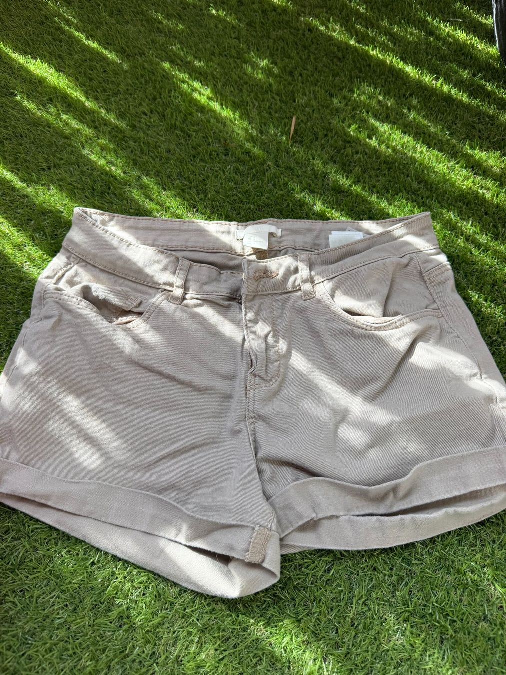 H&M Pantaloni: H&M Shorts beige Grösse 34 – Usato da Riehen venduto da ann_76jw