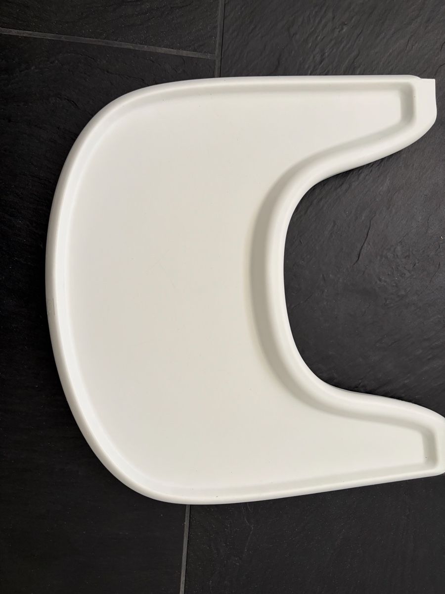 Stokke Chaises hautes: Stocke Tripp Trapp Tisch weiss – D'occasion à Regensdorf par Branca990