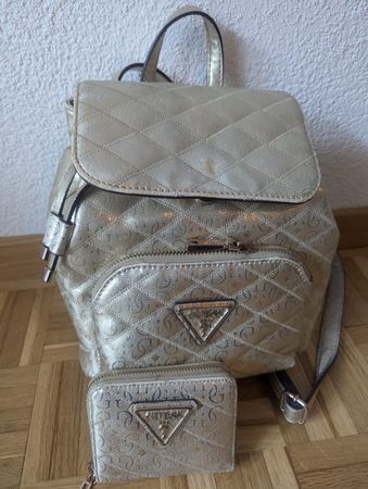 Sac à dos Guess doré + petit porte-monnaie 💰
