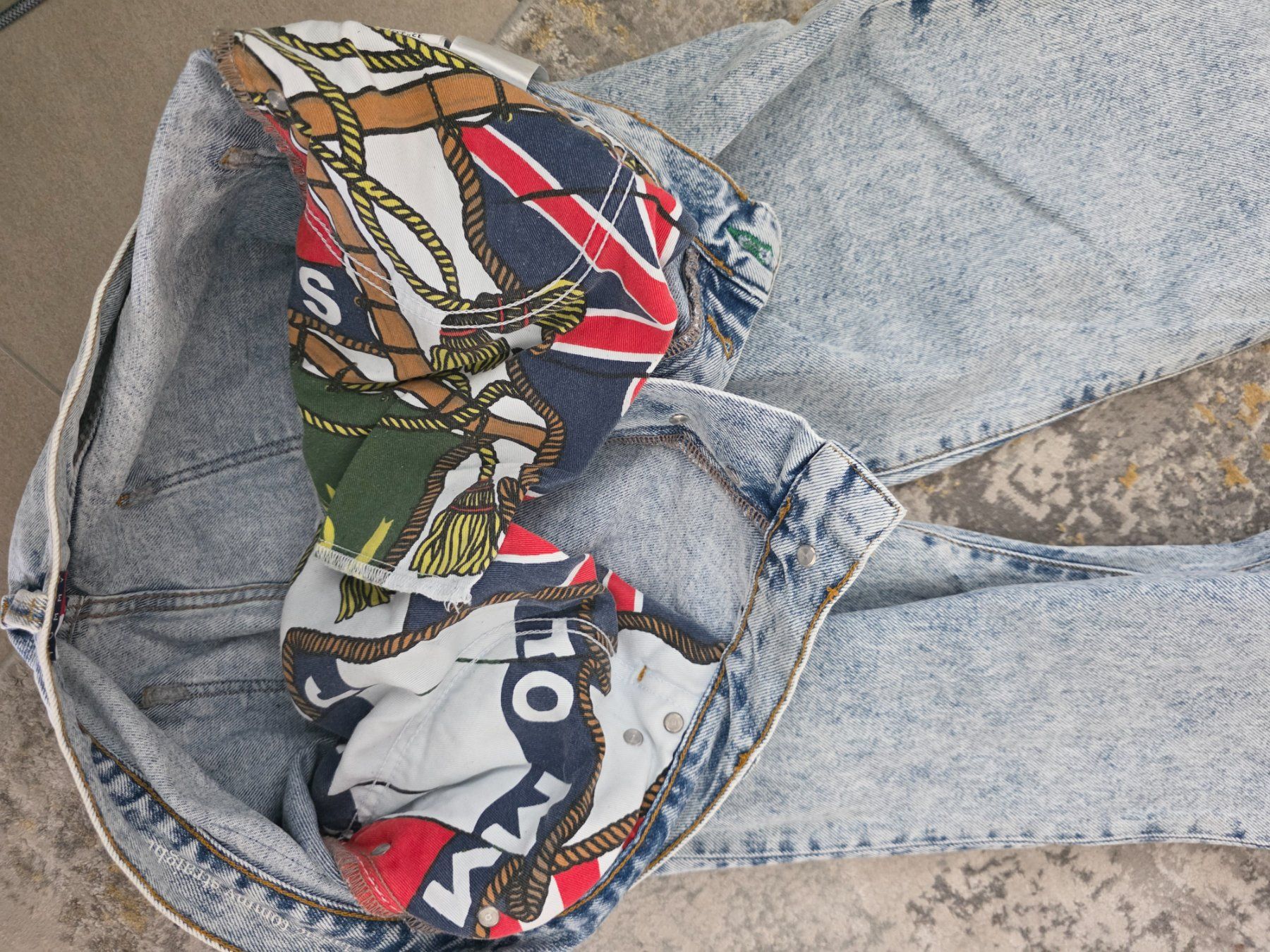Tommy Hilfiger Jeans: Tommy Jeans 90s Capsule Collection – Gebraucht aus Winterthur von Karakartal90 2