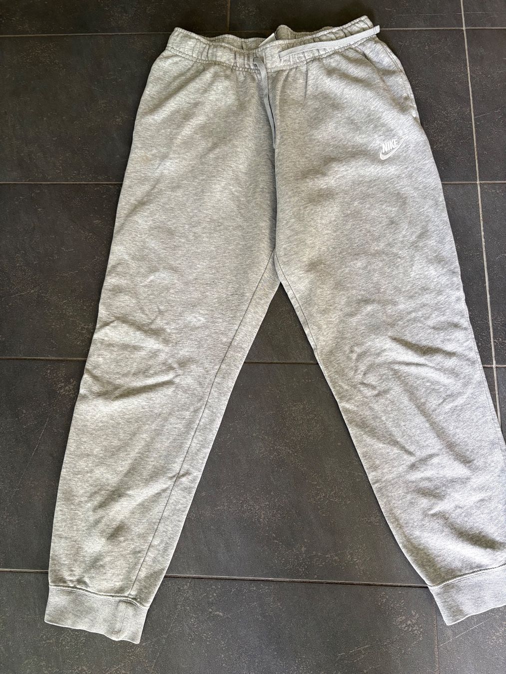 Nike Hosen: Trainerhose - Grösse M - Nike – Gebraucht aus Oberuzwil von jabano