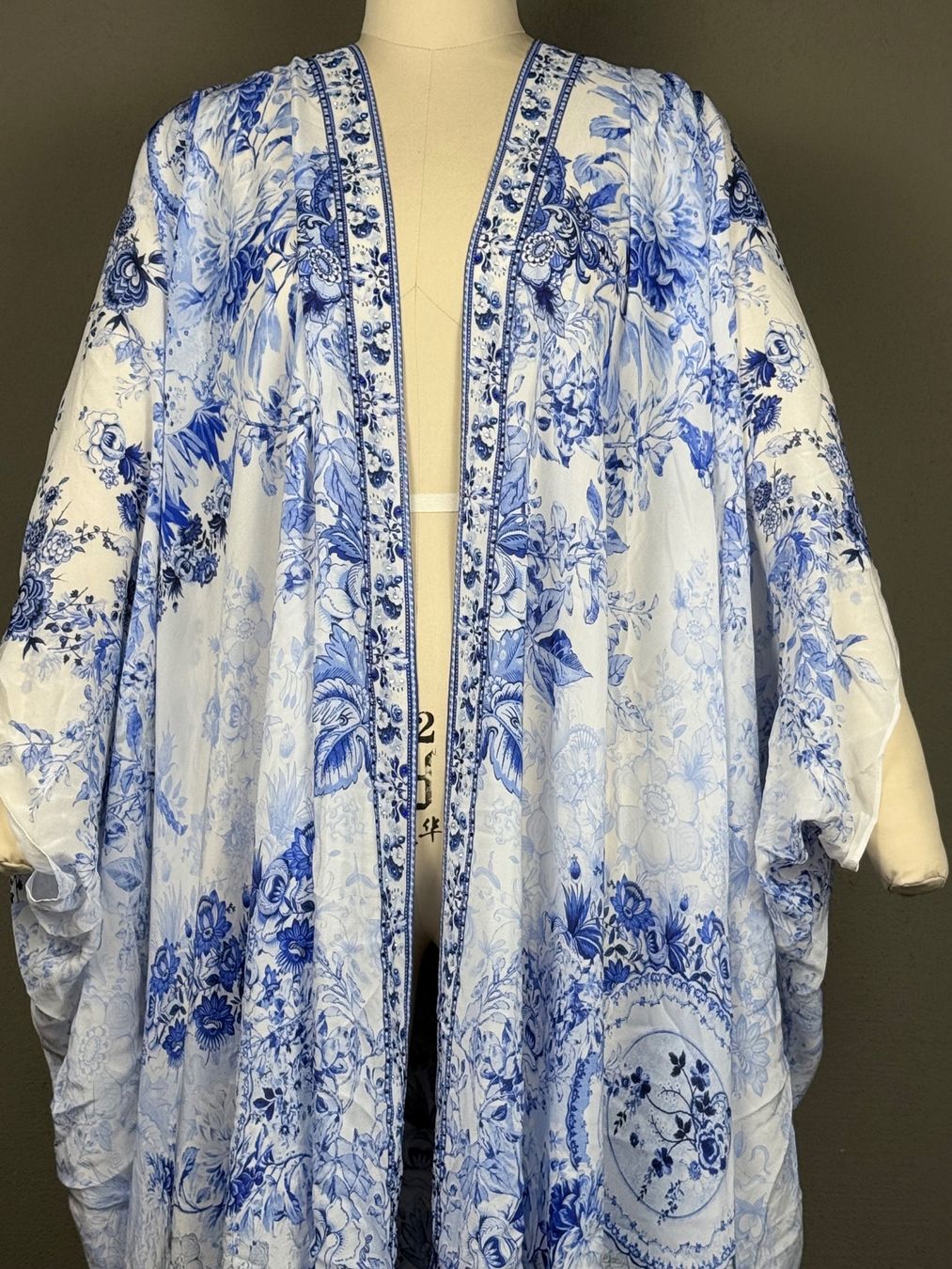 Altro in Moda donna: Camilla Seide Cape – Usato da Küsnacht ZH venduto da leo_booth 2