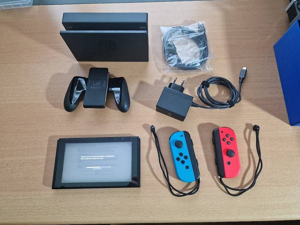 Nintendo Console: Nintendo Switch V2 in Super Zustand – Usato da Kriens venduto da M.E.R.L. 1