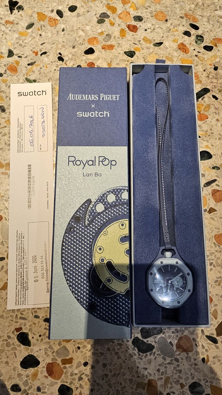 Swatch Montres: Royal Pop x Swatch ( LAN BA) 🩵💙🩵 avec facture 🩵💙🩵 – Neuf avec emballage d'origine à Gümligen par Badr3073 2