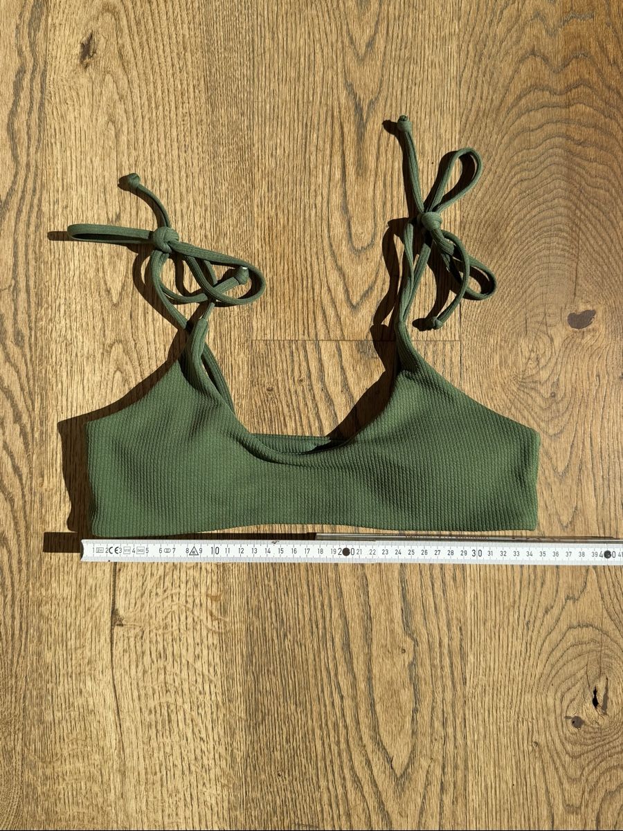 Zaful Costumi da bagno & Bikini: Bikini Top Grün Gerippt | M – Usato da Samedan venduto da K7kgh 2
