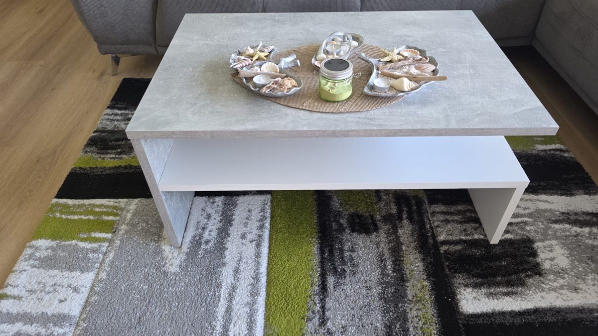 Tables: Couchtisch mit Teppich, Conforma – D'occasion à Waltenschwil par spikelike