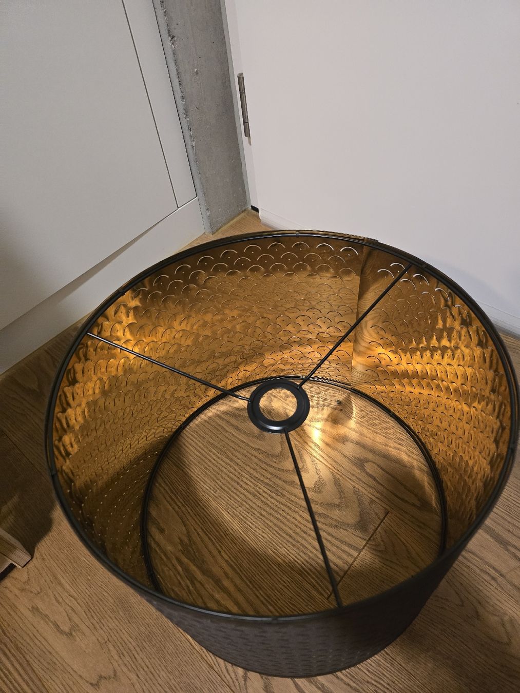 Ikea Abat-jours: Lamp shade black with gold inside – D'occasion à Schenkon par jea_r8yl 1