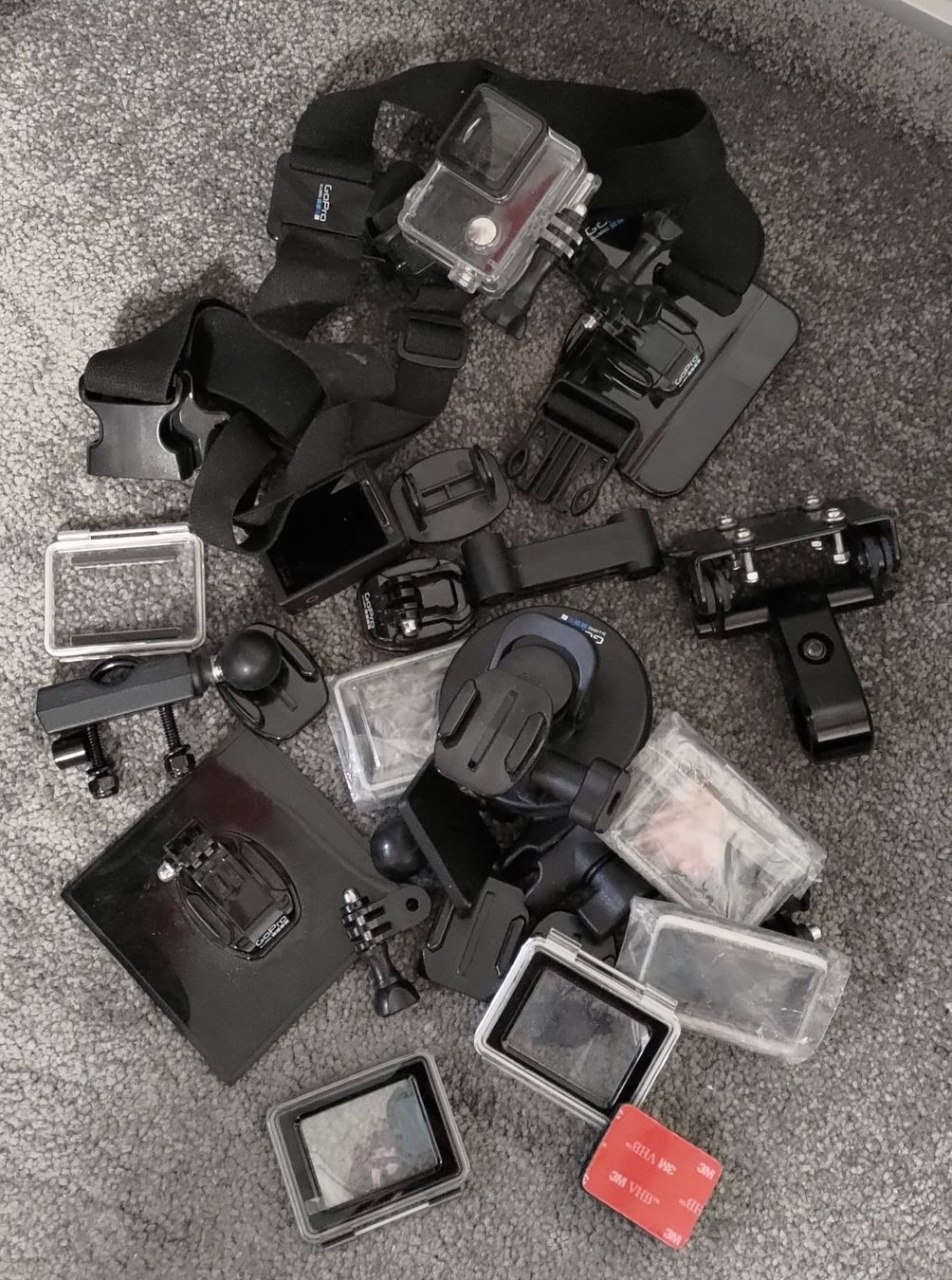 Gopro Action Cam: GoPro Zubehör Set – Usato da Steinmaur venduto da Inserat.