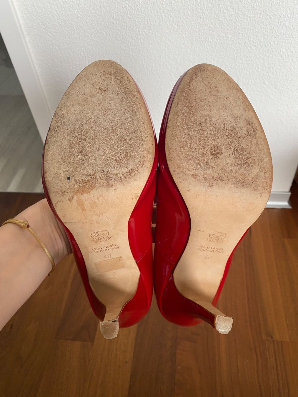Navyboot Scarpe da donna: Rote Lack Pumps von Navyboot, Gr. 40 – Usato da Jonschwil venduto da luc_95qv 1
