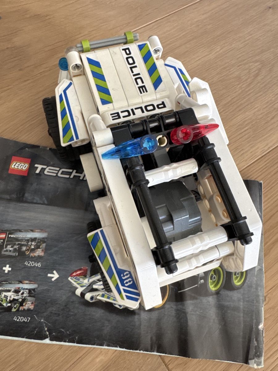 Lego Kit di costruzioni: Lego Technic Police Concept Car 42047 – Usato da Zug venduto da axx3l 2