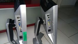 2 UltraSharp Dell LCD Bildschirm 1280x1024/DVI-D,VGA,USB Hub