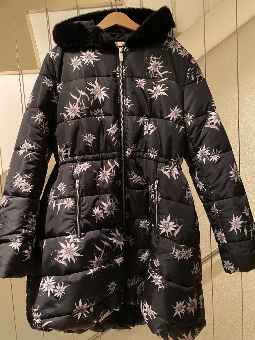 Giacche & Cappotti: Wunderschöne Winterjacke Miss – Nuovo (secondo la descrizione) da Belp venduto da Aliya 1