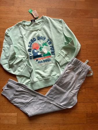 Tolles Pyjama Gr. 140, Neu