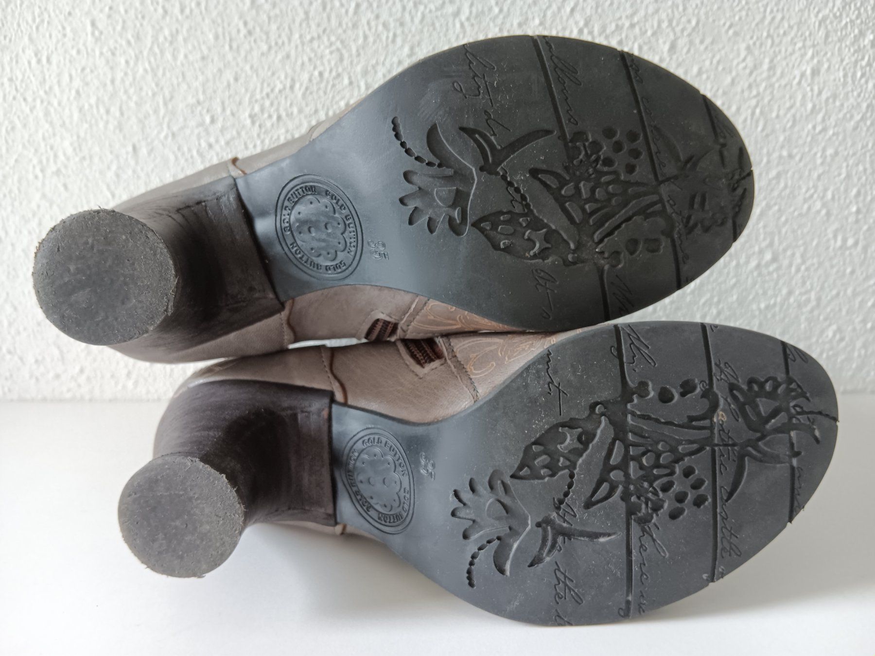 Scarpe da donna: GOLD BUTTON Bottines / Stiefeletten pointure / Nummer 35 – Usato da Cossonay-ville venduto da Super-Price-Quality 7