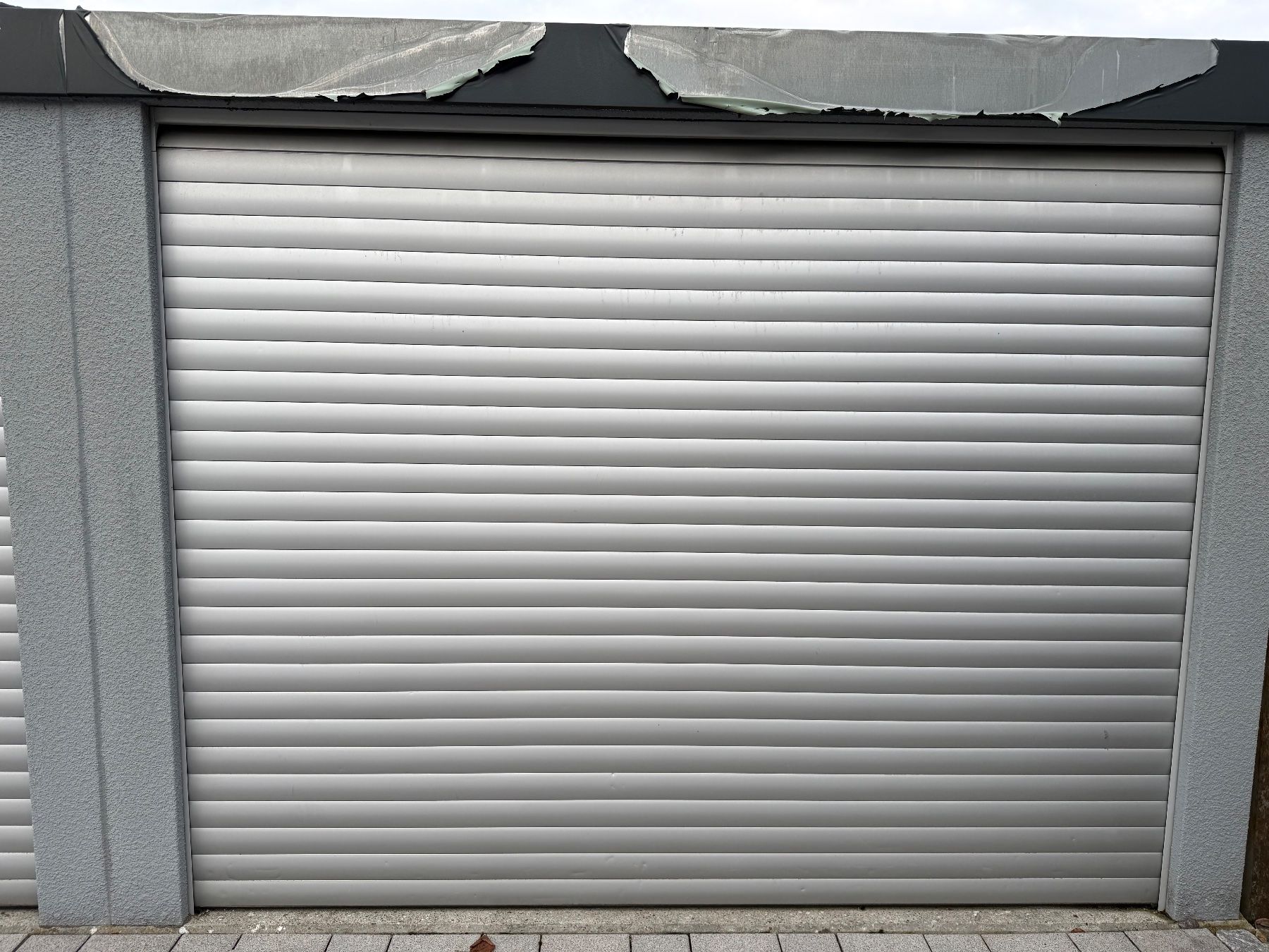 Somfy Altro Materiale elettrico: Doppelgarage aus Stahlelementsystem mit elektrischen Toren – Usato da Rietheim venduto da N_Rohr 9