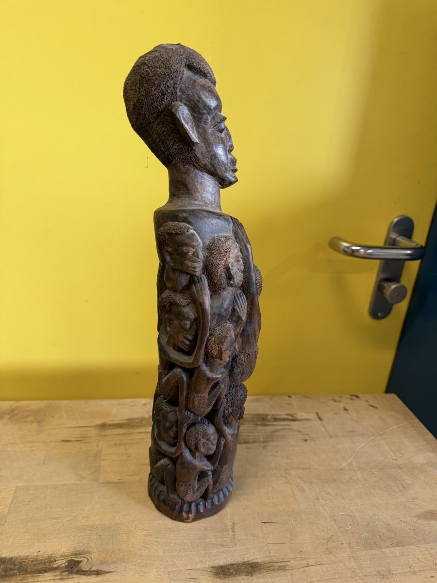 Skulpturen & Statuen: Afrikanische Holzskulptur, Kunsthandwerk, 39cm hoch – Gebraucht aus Strengelbach von RaenAntikDesign 2