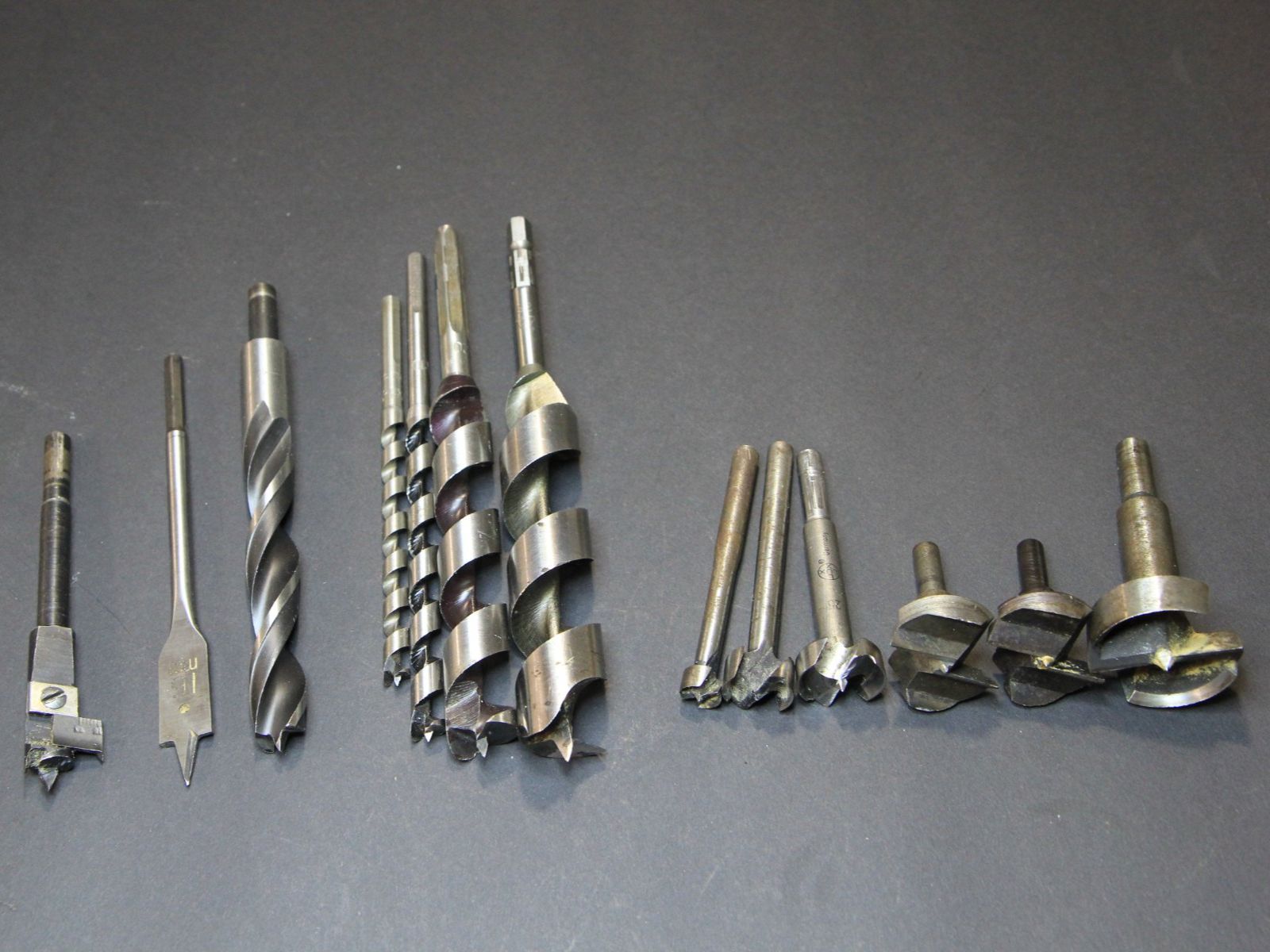 Tutti gli attrezzi: Holzbohrer Set, Schlangenbohrer, Forstnerbohrer, etc. – Usato da Hölstein venduto da Kraftpaket
