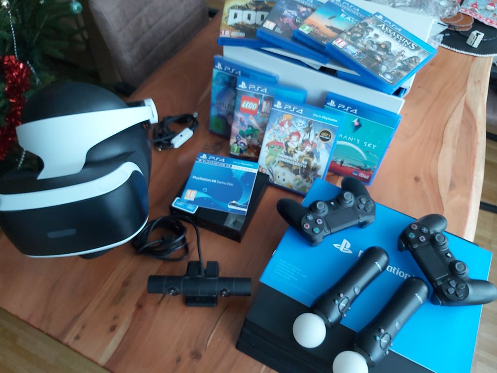 Playstation 4 PRO, VRHeadset, Spiele, 4 Controller Kaufen auf Ricardo