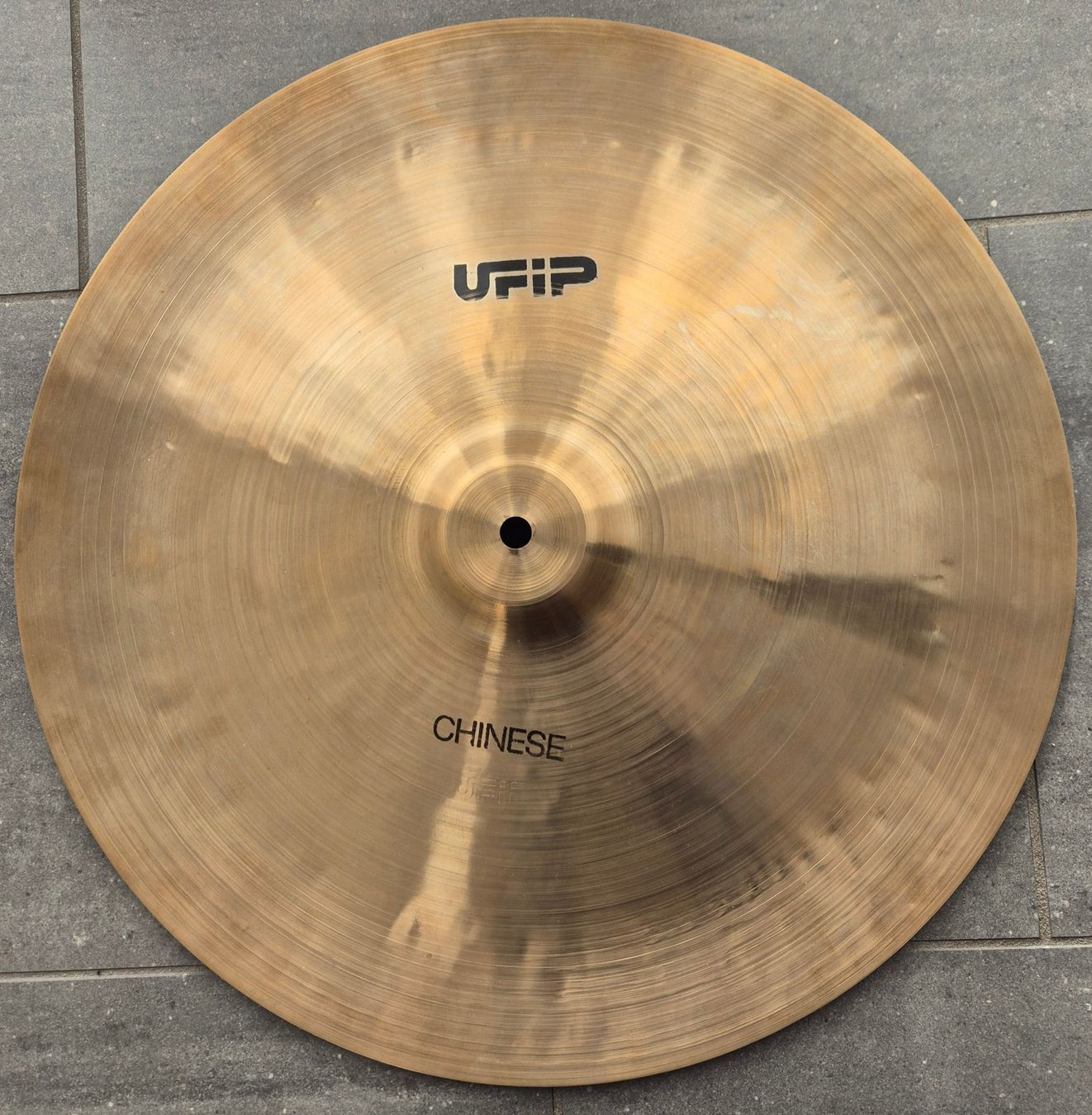 Strumenti musicali: UFIP Class Serie China 18" – Usato da Zug venduto da storsi