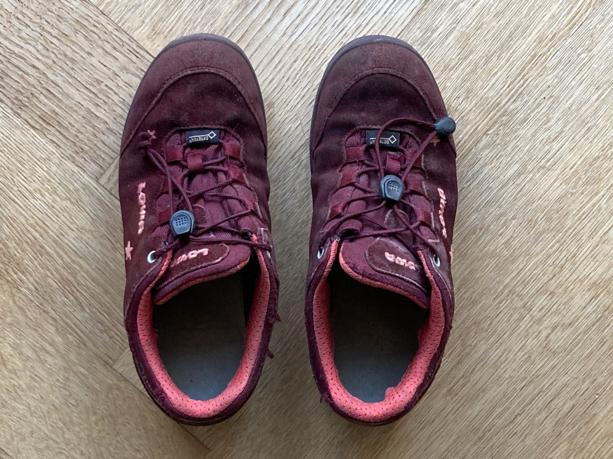 Lowa Scarpe per ragazzi: Lowa Trekkingschuhe Gr 33 – Usato da Winterthur venduto da Wakame 1