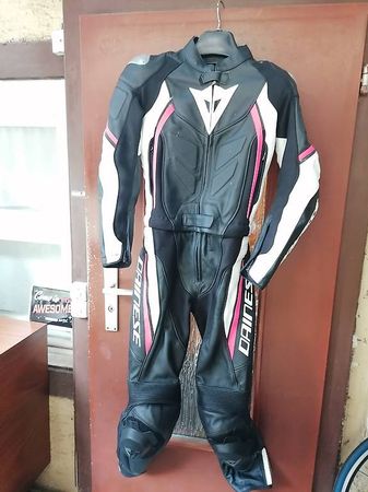 Motorradausrüstung Frau Dainese (Lederausrüstung) 