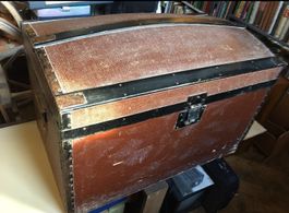 Alte Reisetruhe im Vintage used Look
