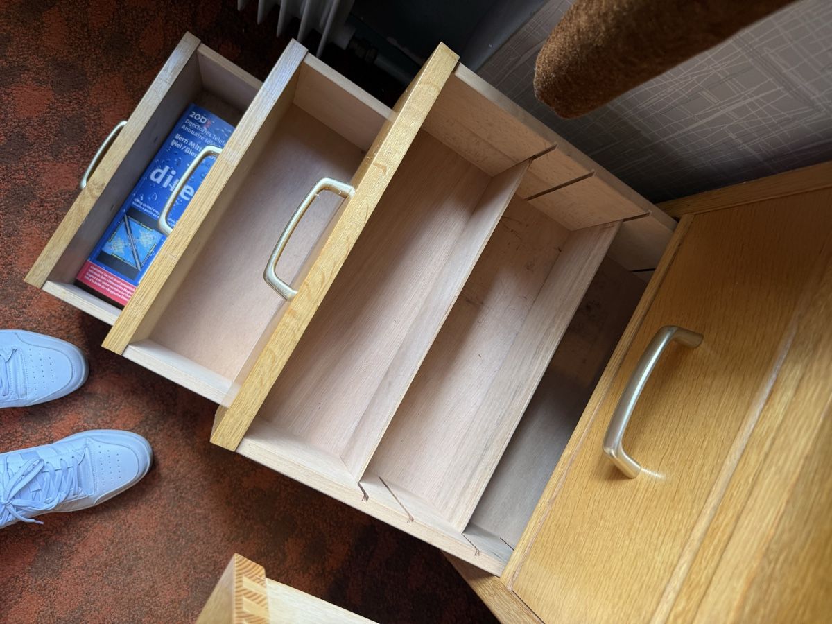 Schreibtische: Büro-Schreibtisch Holz mit Schubladen – Gebraucht aus Bern von focusracer01 3