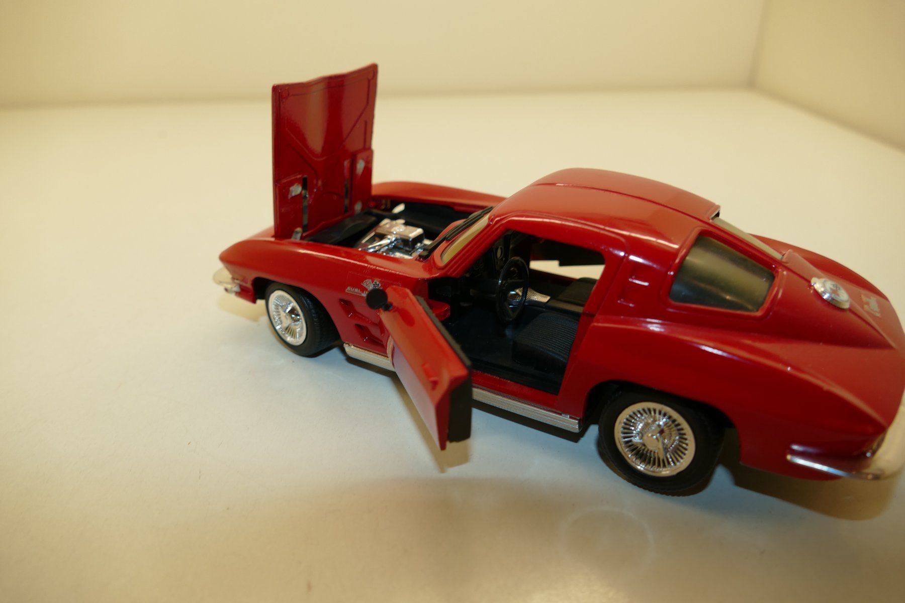 Revell Modellini d'auto: Revell 1:24: Corvette Stingray – Usato da Niederhasli venduto da rail-duerst 4