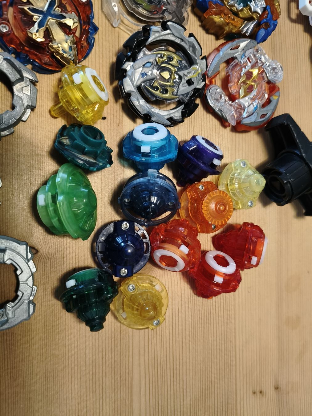 Giocattoli: Beyblade Set mit Beystarters und Zubehör – Usato da Unterkulm venduto da Scarface88 2