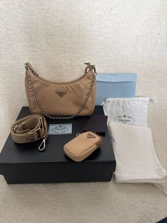 Sac à main Prada Re-Nylon beige avec trousse très peu porté