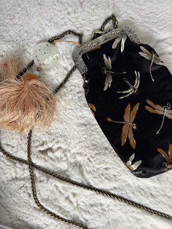 Elegante asiatische Vintage Handtasche mit Libellenmuster